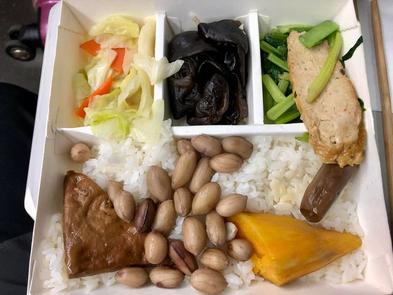 檔案:台鐵素食便當.jpg